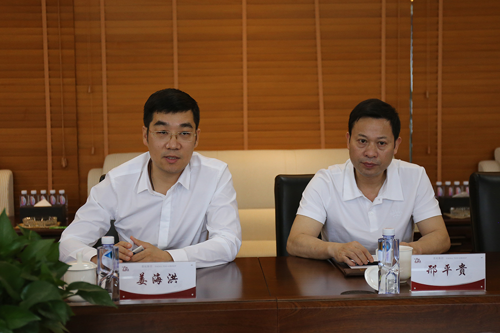 省分行行长黄惠玲一行9人到访青拓集团有限公司,青拓集团董事长姜海洪
